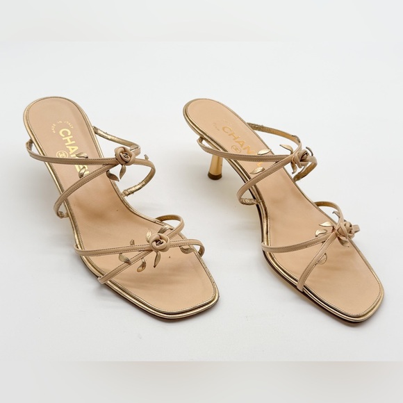Chanel Vintage 2001 Rosebuds Strap Sandal Beige & Gold Leather Kitten Heel EU 39 - Picture 2 of 15